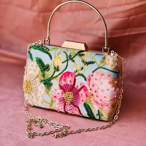 Bolso de Mano de Diseño con Media Luna, Perlas, Seda, Flores y Bordado Zardozi para Mujer, Hecho a Mano en India, para Bodas y Fiestas - Product Image 1