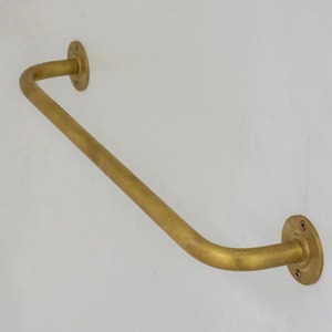 Porte-serviettes en laiton poli le plus vendu, finition haut de gamme pour une mise à niveau de salle de bain luxueuse, disponible en vrac depuis l'Inde - Product Image 2