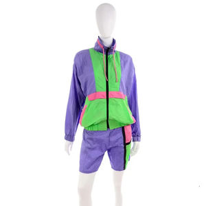 2024 logotipo personalizado impreso transpirable Mujer conjunto de 2 piezas poliéster Sudadera con capucha pantalones cortos Color bloque rompevientos chándal caliente - Product Image 1