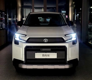 รถยนต์โตโยต้า ราฟเฟอร์รี่ เอสยูวี ปี 2025 เกียร์อัตโนมัติ เทอร์โบ เบาะหนัง หลังคาพาโนรามิก ไฟหน้า LED มาตรฐานยูโร 6 ยาง R18 กล้องมองหลัง - Product Image 1