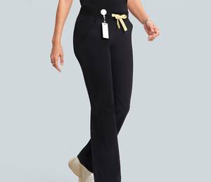 Ensemble de blouses médicales pour femmes, confortables et respirantes, en tissu durable, manches courtes, haute qualité, prix abordable, entièrement personnalisable, pour usage hospitalier - Product Image 3