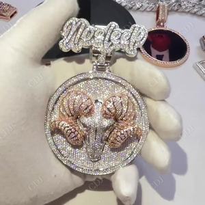Nouveau Rond VVS1 Moissanite Diamants En Argent Sterling Plaqué Or Nouvelle Arrivée Glacé Hip Hop Taureau En Disque Charmes Pendentifs Personnalisés - Product Image 1