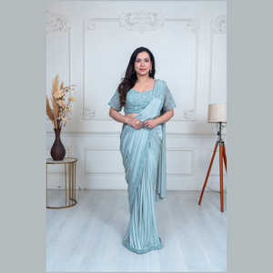 Saree bleu avec main artistique détaillant saree de mariage disponible en gros de l'Inde - Product Image 1