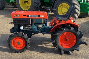 Tractor Agrícola Compacto Kubota B700 Diésel 4x4, Equipo Agrícola, Listo para Toma de Fuerza (PTO), Fiable, Bajo Número de Horas, para Jardinería y Uso Comercial - Product Image 5