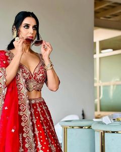 Hermosa Lehenga de boda más tendencia con hermoso Bordado de hilo, codificación hermosa y trabajo de lentejuelas pesadas - Product Image 2