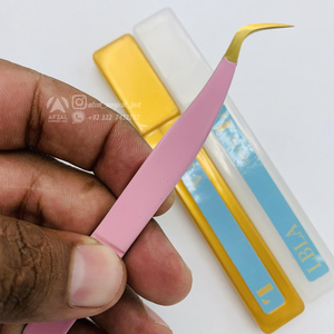 Pince à épiler personnalisée pour extensions de cils en acier inoxydable de conception supérieure Pince à épiler à volume incurvé en C avec pointe pointue disponible à la vente - Product Image 6