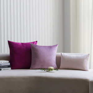 Hermoso Juego de 3 Cojines Decorativos de Terciopelo Coordinados, Diseño Cuadrado, Tamaños y Colores Variados para el Hogar, con Relleno - Product Image 2