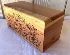 Urne funéraire en bois pour adultes, personnalisée avec des fleurs sauvages gravées, fournitures funéraires en bois pour les cendres humaines - Product Image 6