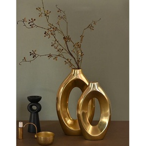 Jarrón de Metal de mesa con flores de hierro de diseño moderno de lujo de mejor grado, decoración artesanal para el hogar a un precio - Product Image 5