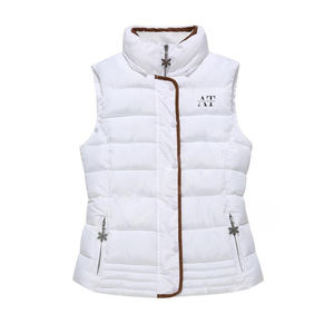 2024 nouveau Style Crop Top Puffer Vest meilleur matériau conçu pour l'hiver prix bon marché avec décoration de bouton - Product Image 1