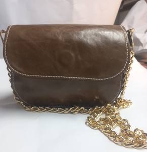 Sac à bandoulière en cuir huilé de haute qualité pour femmes Anwar Enterprises, facile à transporter, vintage, usage quotidien, élégant, avec décorations de chaînes - Product Image 2