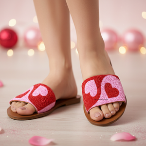 AP CURATED COUTURE Sandale romantique faite à la main pour la Saint-Valentin, ornée de perles de rocaille, avec embellissements en forme de cœur - Semelle en cuir - Product Image 3