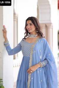 Robes Anarkali à manches longues de style indien pakistanais en faux georgette avec des paillettes et des broderies Zari avec bordure en dentelle Dupatta - Product Image 3