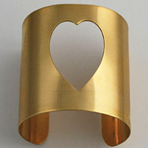 กำไลข้อมือทองเหลืองโบราณลายดอกไม้สีเขียววอชิงตัน1940s เครื่องประดับแวมไพร์ทรงสี่เหลี่ยมผืนผ้าสไตล์อเมริกันเครื่องประดับคริสต์มาส - Product Image 1