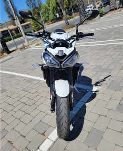 Disponible dès maintenant : Motocyclettes Street Triples 765 R 2025 neuves en stock - Product Image 1