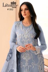 Dernier Designer Faux Georgette Broderie Séquence Travail Kurti Set - Product Image 2