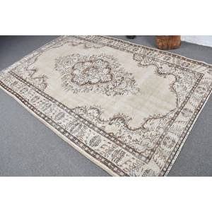 Tapis turc vintage de 6x9 pieds fait à la main, motif de couloir rectangulaire beige et marron classique pour le salon ou le chevet des adolescents - Product Image 4