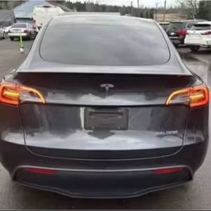 2024 Tesla โมเดลประสิทธิภาพ Y AWD รถไฟฟ้าที่ใช้บ่อยเกียร์อัตโนมัติผ้าหนังแบบพาโนรามาหลังคาซ้าย - Product Image 1
