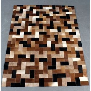 Alfombra de Cuero Vacuno Geométrica Hecha a Mano para Sala de Estar o Pasillo - Product Image 1