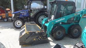 LIVRAISON GRATUITE SUNWARD SWTL 3230 Chargeuse compacte homologuée EPA CE avec vérin hydraulique Eaton, moteur, pompe, boîte de vitesses et PLC - Product Image 6