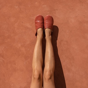 ทางเลือกที่ดีที่สุดรองเท้าแตะหนังแท้สำหรับใส่ในบ้านแบบวินเทจรองเท้าส้นเตี้ยทำด้วยมือสไตล์โมร็อกโกสีส้มไหม้ - Product Image 5