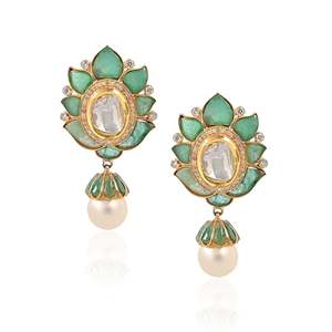 Pendientes de Diamantes con Diseño de Flor de Loto - Product Image 1