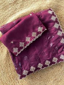 Sari en pure soie Ruhi pour femme avec broderie fantaisie en sequins et travail de découpe, bordure élégante et chemisier assorti - Product Image 3