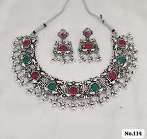 Conjunto exclusivo de collar de joyería de moda con piedras multicolores y pendientes a juego, perfecto para trajes étnicos y de fiesta - Product Image 3