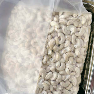 เม็ดมะม่วงหิมพานต์คุณภาพดีที่สุด ขายส่งเม็ดมะม่วงหิมพานต์ ซานติโก บรรจุภัณฑ์ตามสั่ง ขนาด W180 W240 W320 - Product Image 1