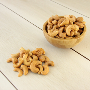 Anacardos crujientes y salados/snack de alta proteína/artesanales en Vietnam - Product Image 1