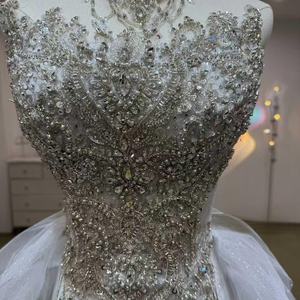 Robes de mariée JJ115 modernes et élégantes, sans manches, coupe sirène, avec volants, dentelle brodée, appliques florales en cristal, longueur ras du sol - Product Image 3