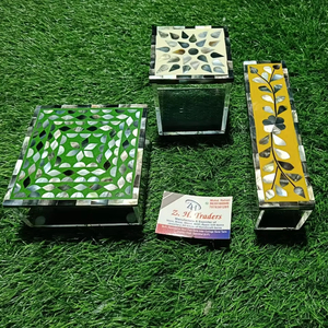 Elegante Colección de Regalos para Ramadán Kareem, Caja de Acrílico de Primera Calidad para Postres y Dulces con Tapa de Madera y Madreperla - Product Image 1