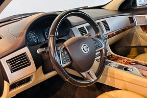 JA GU AR XF d'occasion 2012, conduite à gauche/droite - Product Image 3