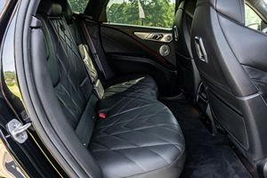 SUV de luxe haute performance d'occasion 2023 Système hybride puissant Intérieur haut de gamme et capacité AWD avancée - Product Image 6
