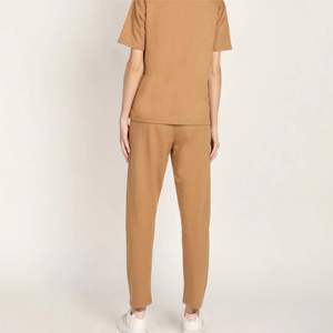 Ensemble élégant pour femmes avec haut et bas assortis-Parfait pour les tenues décontractées ou les tenues chics - Product Image 5