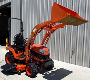 Tractor Kubota BX2370 4WD con Cucharón Cargador Frontal, 23 HP, Máquina Agrícola Compacta - Product Image 4