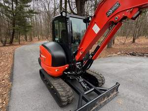 Mini-excavatrice sur chenilles KX040-4 de haute qualité, facile à utiliser, avec garantie d'un an - Product Image 4