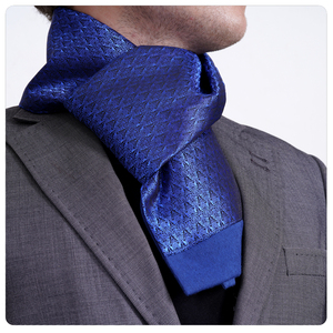 Exclusivo y Elegante Chal de Lana Azul Índigo de Doble Cara con Hermoso Patrón Tradicional de Turquía - Product Image 1