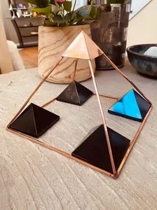 Kim tự tháp đồng trang trí với thiết kế hình học thiêng liêng cho dòng năng lượng tích cực có sẵn với số lượng lớn - Product Image 6