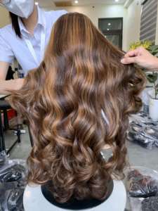 Paquets de cheveux humains vietnamiens ondulés personnalisés avec fermeture et frontal vendeur de tissage de cheveux à trame unique couleur personnalisée - Product Image 3