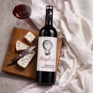 Metaforico - Vino Rosso Semidolce 100% Tempranillo 11% ABV Vino Rosso Spagnolo 750ml - Product Image 3