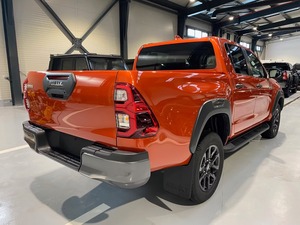Toyota Hilux 2025 Diésel SUV 4.1-6L Automática 50,001-75,000 Millas Asientos de Cuero Techo Solar En Venta - Product Image 3