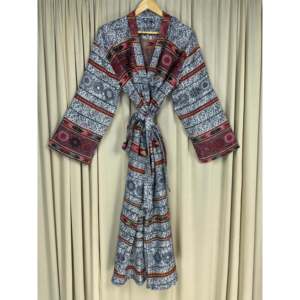 Bata Kimono de Lana de Yak para Mujer, Cálida y Acogedora para Invierno, con Rayas Blancas, Tipo Cárdigan, con Bolsillos, Estilo Único, Talla Única, Ropa de Estar por Casa - Product Image 4