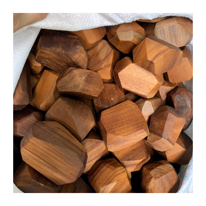 Blocs de roche en bois Tumi Ishi ludiques et interactifs pour que les enfants développent des compétences d'empilage essentielles - Product Image 1