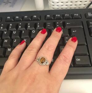 Ojo de tigre marrón genuino 7x9mm Ajuste de bisel sólido 925 plata esterlina hecho a mano anillo clásico para mujer para aniversario fino - Product Image 1