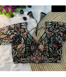 Las últimas mujeres usan blusa elegante de trabajo bordado pesado para ropa de boda Sari y trabajo pesado Lehenga Choli con blusa de precio barato - Product Image 1