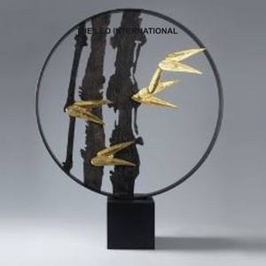 Diseño de forma de bicicleta Escultura de metal de aluminio hecha a mano Bodas de lujo Esculturas modernas chapadas en plata de la India - Product Image 4