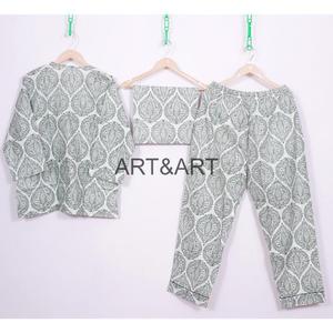 Ensemble de pyjama décontracté en coton pour femmes indiennes, imprimé floral fait à la main, avec fermeture à boutons, séchage rapide et doux pour la peau, chemise d'été - Product Image 4