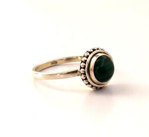 Bague en argent sterling 925 en malachite naturelle pour femmes bijoux faits à la main fabricant de bagues en argent en gros en vrac - Product Image 3