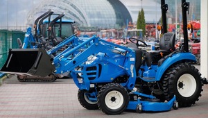 Tracteur de qualité supérieure LS MT225S avec chargeur et pelle rétrocaveuse 4x4, tondeuse à gazon, chargeur frontal, pelle rétrocaveuse, tracteur compact pour ferme et jardin - Product Image 2